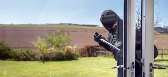 Einbrecher mit Sturmhaube